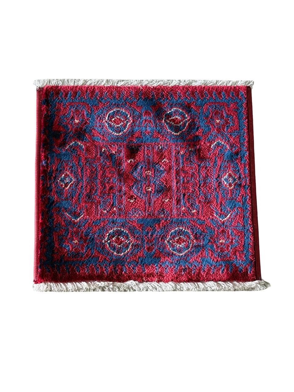 Size 30 x 30 cm Machine Made
